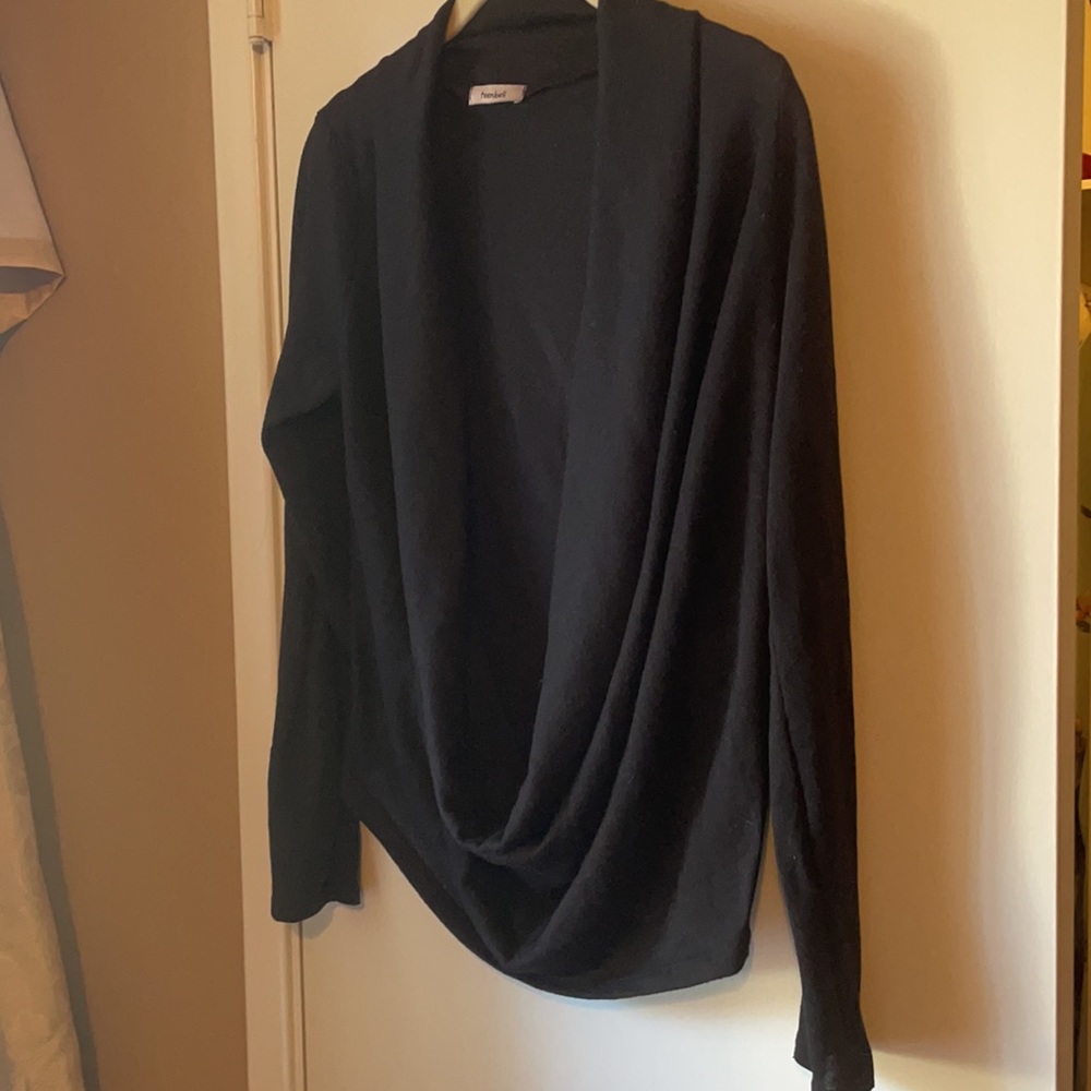 The PERFECT Sexy Black Sweater! Size Medium 🤩 - Picture 4 of 6